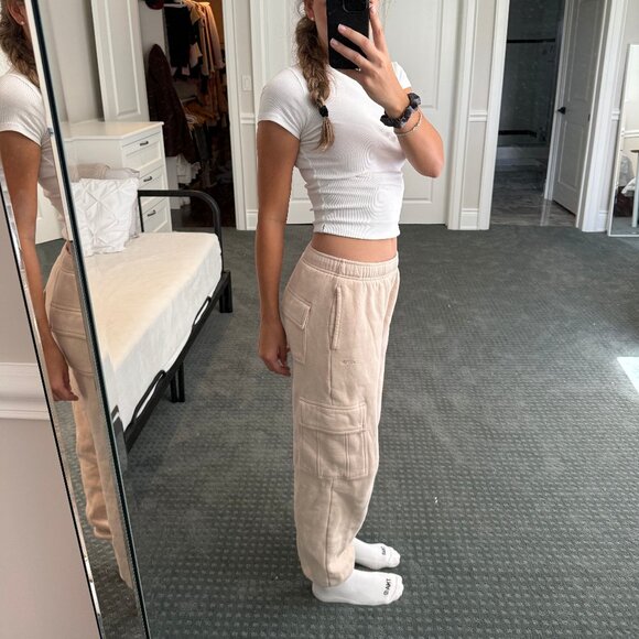 Aritzia Cozy Sweatfleece Mega Cargo™ Jogger – Size Small - Picture 2 of 5